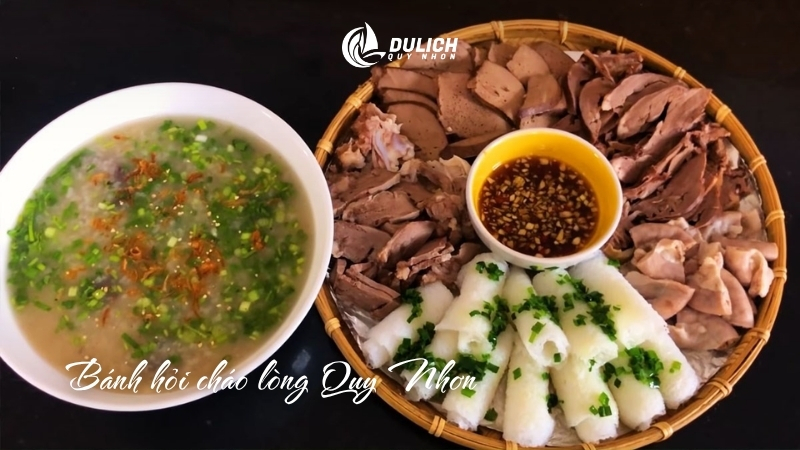 Bánh hỏi mịn thoa mỡ hẹ thơm ăn cùng lòng heo tươi