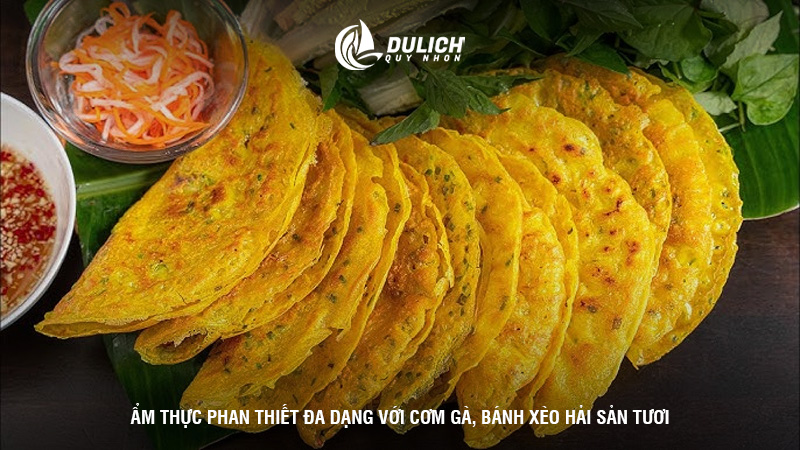  Ẩm thực Phan Thiết đa dạng với cơm gà, bánh xèo hải sản tươi.