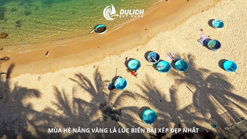 Mùa hè nắng vàng là lúc biển Bãi Xếp đẹp nhất