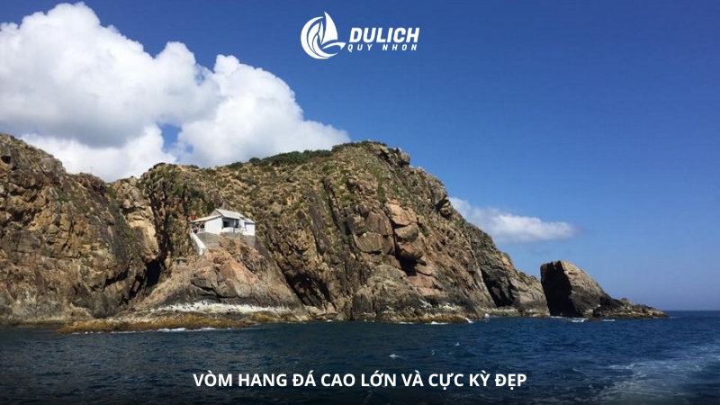 Vòm hang đá cao lớn và cực kì đẹp 