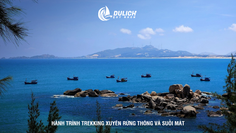 Hành trình trekking xuyên rừng thông và suối mát