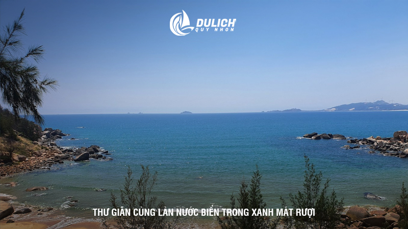 Thư giãn cùng làn nước biển trong xanh mát rượi
