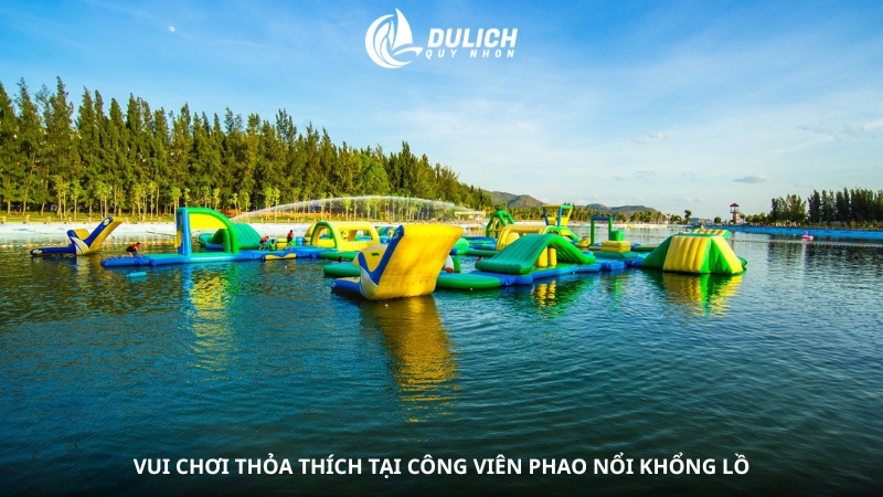 Vui chơi thỏa thích tại công viên phao nổi khổng lồ