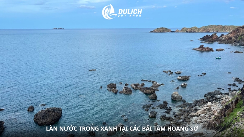 Làn nước trong xanh tại các bãi tắm hoang sơ