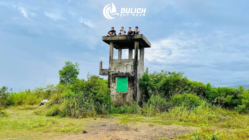 View ngắm nhìn toàn cảnh phố biển từ trên đỉnh núi