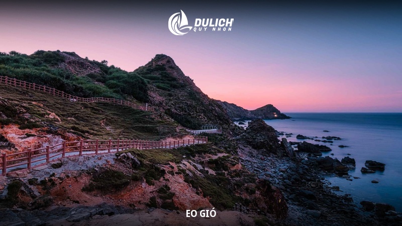 Ngắm hoàng hôn tại Eo Gió