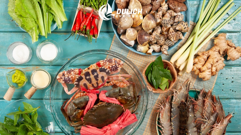 Trải nghiệm lặn ngắm san hô và ăn hải sản tươi