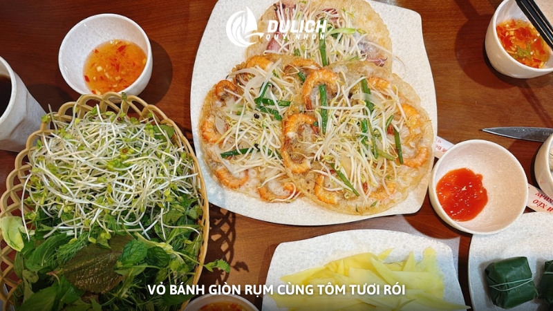 Vỏ bánh giòn rụm cùng tôm tươi rói