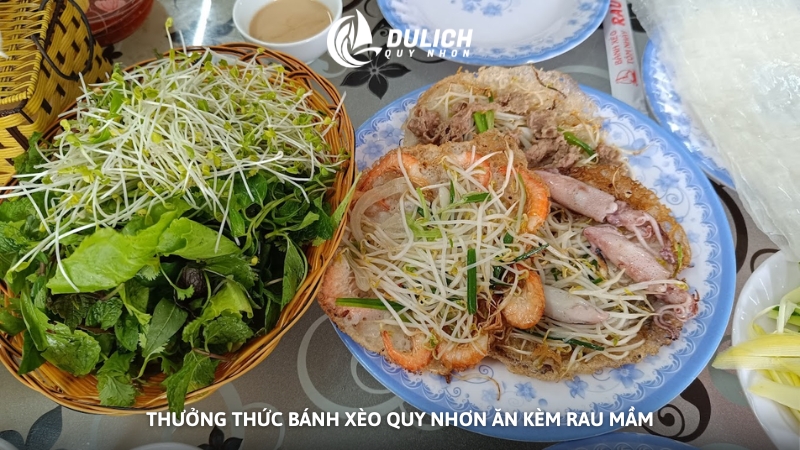 Thưởng thức bánh xèo Quy Nhơn ăn kèm rau mầm