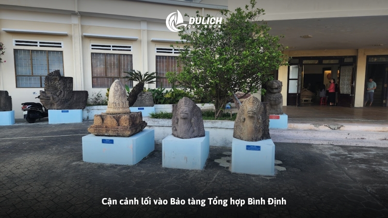 Cận cảnh lối vào Bảo tàng Tổng hợp Bình Định