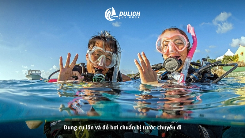 Dụng cụ lặn và đồ bơi chuẩn bị trước chuyến đi
