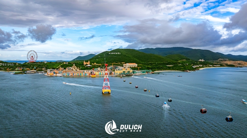 Biển Nha Trang rực nắng đẹp dịu nhẹ tháng 12