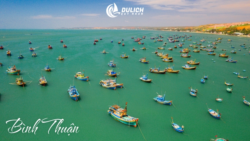 Biển Bình Thuận rực nắng nhẹ trong ngày tháng 12