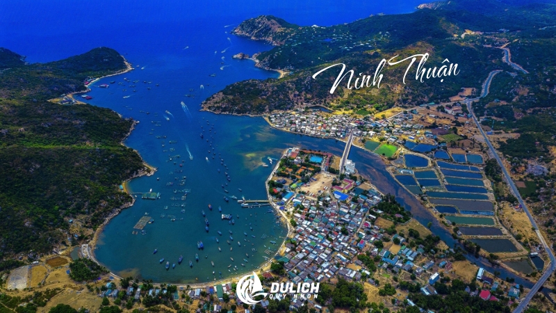 Cung đường biển Ninh Thuận đẹp rực rỡ tháng 12