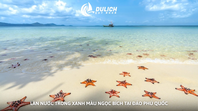 Làn nước trong xanh màu ngọc bích tại đảo Phú Quốc