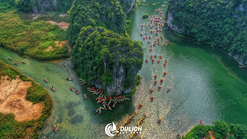 Du thuyền Tràng An chiêm ngưỡng non nước hữu tình