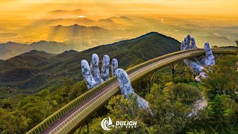 Cầu Vàng Bà Nà Hills, điểm đến du lịch nổi tiếng