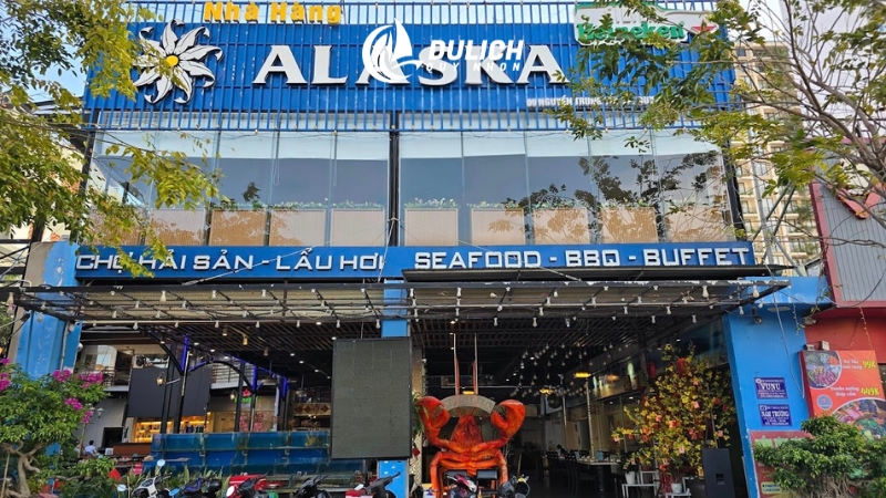 Bể nuôi cua Alaska khổng lồ ngay tại sảnh chính