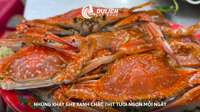 Những khay ghẹ xanh chắc thịt tươi ngon mỗi ngày