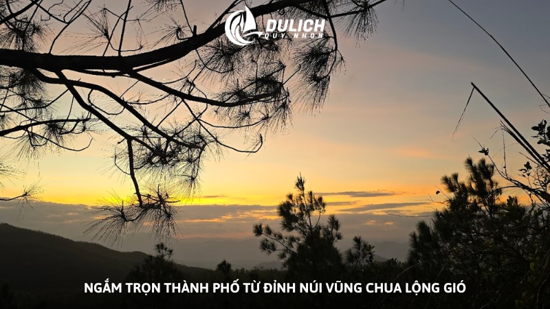 Ngắm trọn thành phố từ đỉnh núi Vũng Chua lộng gió