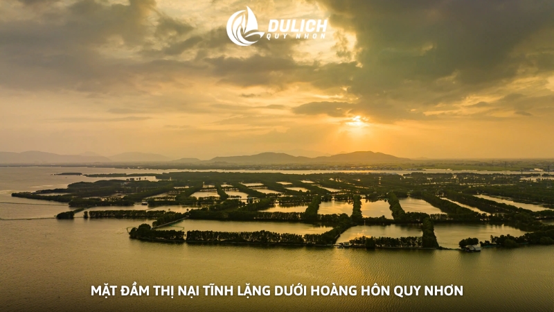 Mặt đầm Thị Nại tĩnh lặng dưới hoàng hôn Quy Nhơn