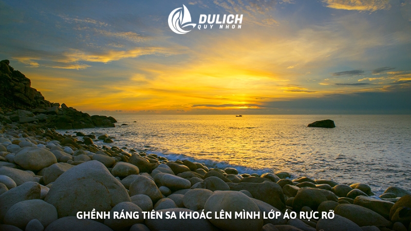 Ghềnh Ráng Tiên Sa khoác lên mình lớp áo rực rỡ
