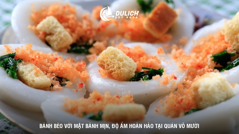 Bánh bèo với mặt bánh mịn, độ ẩm hoàn hảo tại quán Võ Mười