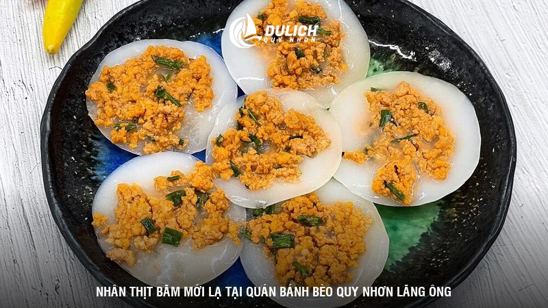 Nhân thịt băm mới lạ tại quán bánh bèo Quy Nhơn Lăng Ông