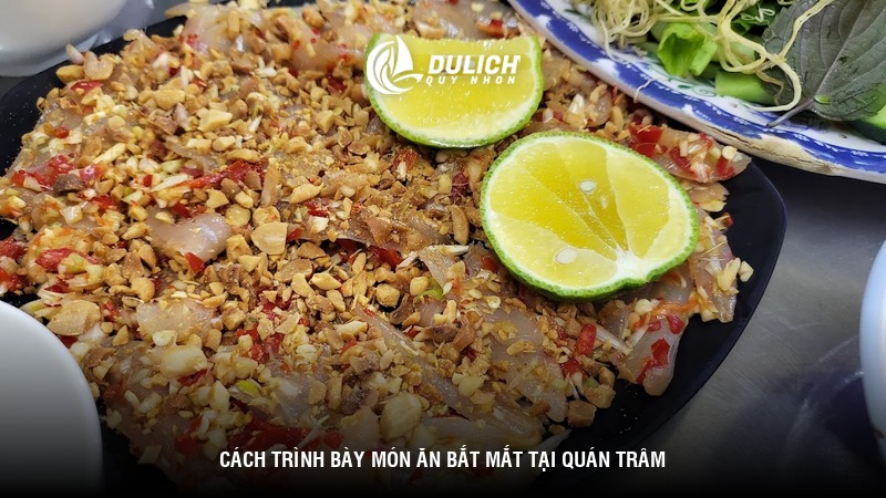 Cách trình bày món ăn bắt mắt tại quán Trâm