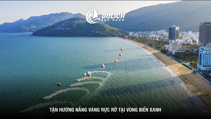 Tận hưởng nắng vàng rực rỡ tại vùng biển xanh