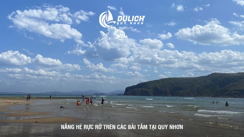 Nắng hè rực rỡ trên các bãi tắm tại Quy Nhơn
