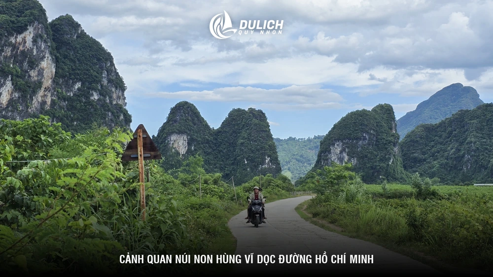 Cảnh quan núi non hùng vĩ dọc đường Hồ Chí Minh