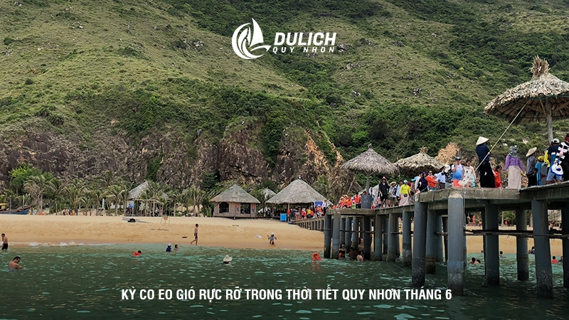 Kỳ Co Eo Gió rực rỡ trong thời tiết Quy Nhơn tháng 6