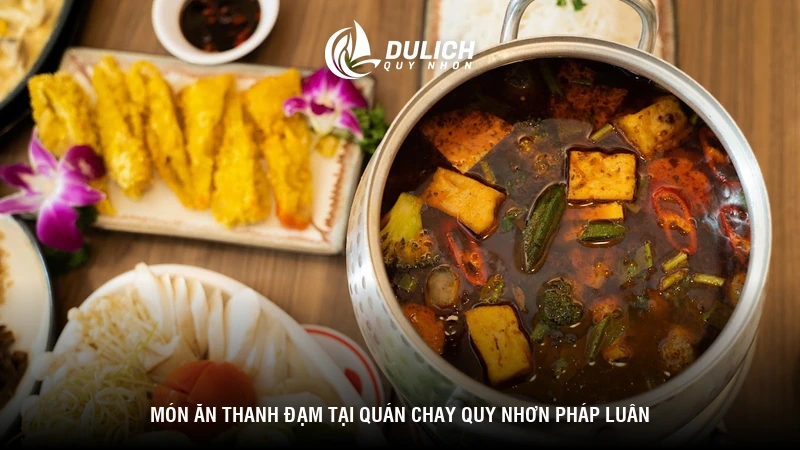 Món ăn thanh đạm tại quán chay Quy Nhơn Pháp Luân